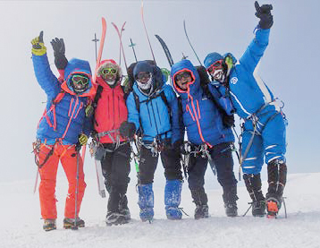 山岳スキー国際山岳ガイド 佐々木大輔さん　デナリ山頂での集合写真