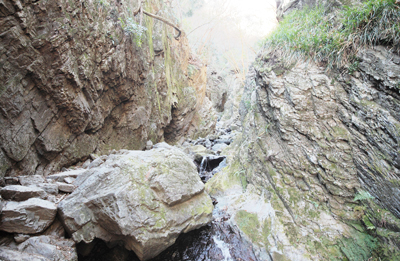 棒ノ折山　滝、沢歩き、岩を楽しめる変化に富んだルート