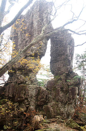 釈迦ヶ岳　道中では、クリカラ岩、両童子（二ツ岩）などを目にすることができる