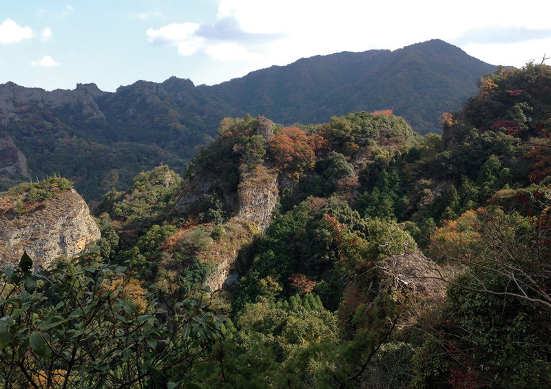 中山仙境　キラキラと輝く紅葉と岩峰が美しい中山仙境